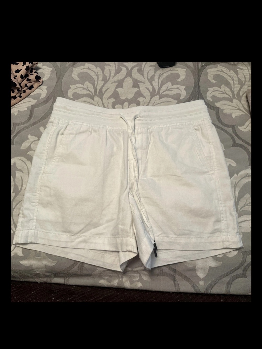 Orvis White Cotton Drawstring Athletic Shorts with pockets small